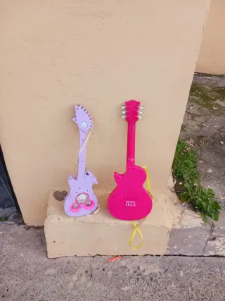 Guitarras de juguete (4 unidades)