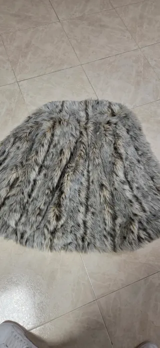 Abrigo pelo gris y rosa