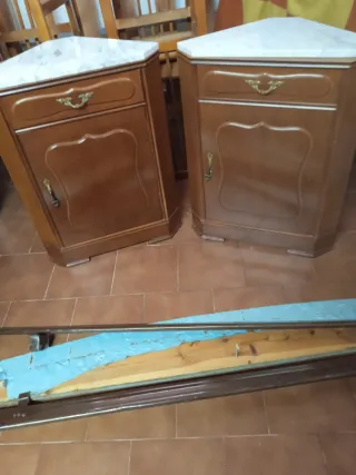 Mesas rinconeras de madera y mármol