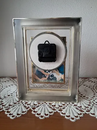PORTA FOTOS Y RELOJ