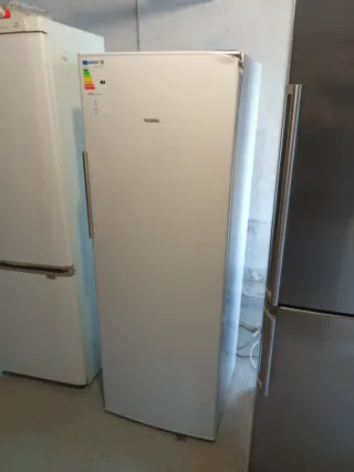 Congelador Vertical Valberg Blanco