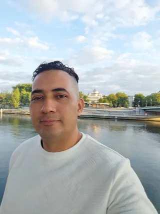 Busco trabajo como cuidador,pintor, jadineria,