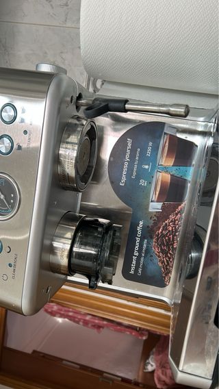 Cafetera Espresso Cecotec con Molinillo