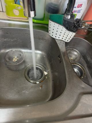 Se realizan desatascos de fregadero con maquina