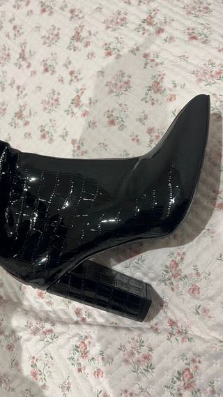 Botas altas negras charol efecto piel