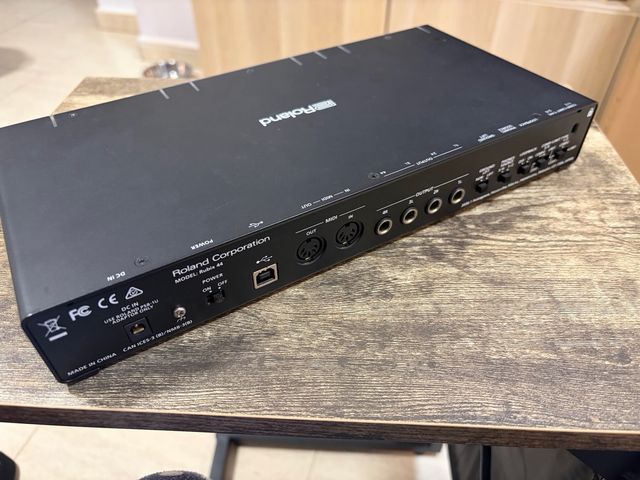 Mesa mezclas rubix 44 roland