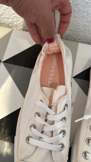 Zapatillas Converse Blancas y Rosas, sin usar.