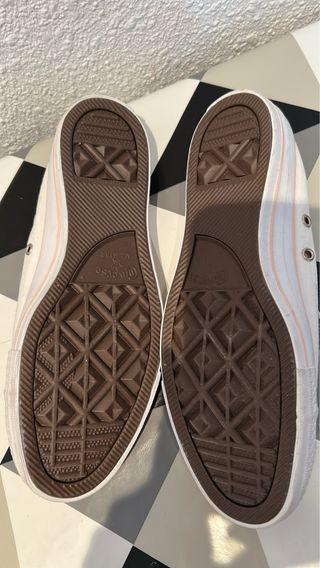 Zapatillas Converse Blancas y Rosas, sin usar.