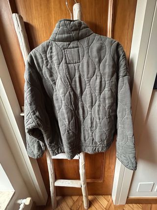 Cazadora Zara acolchada gris nueva