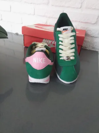 Nike Cortez Verde y Rosa