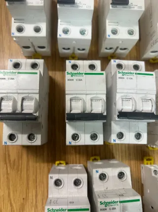 Schneider Interruptores Automáticos y Diferenciale