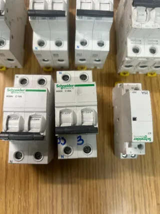 Schneider Interruptores Automáticos y Diferenciale