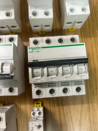 Schneider Interruptores Automáticos y Diferenciale