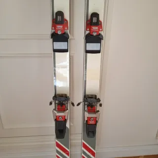 Esquís Rossignol SPC-ONE con fijaciones