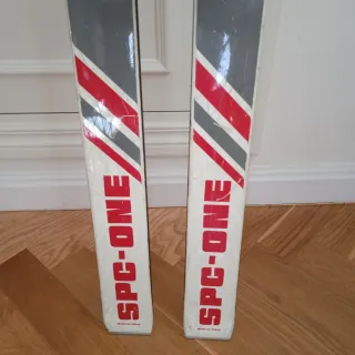 Esquís Rossignol SPC-ONE con fijaciones