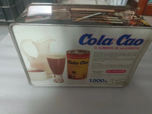 Lata antigua decorada de la marca Cola Cao
