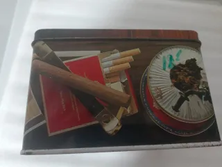 Lata antica decorata del marchio Cola Cao