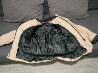 Chaqueta moto mujer beige y negra