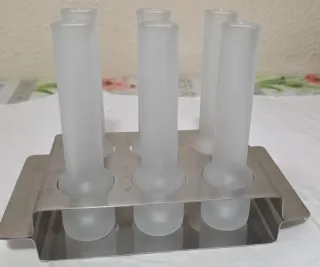 Vassoio portabicchieri in metallo e vetro