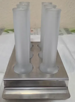 Vassoio portabicchieri in metallo e vetro