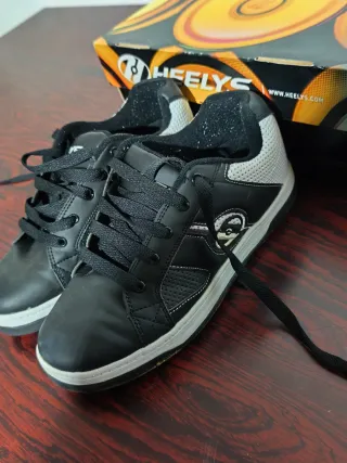 Zapatillas Heelis Negras y Blancas