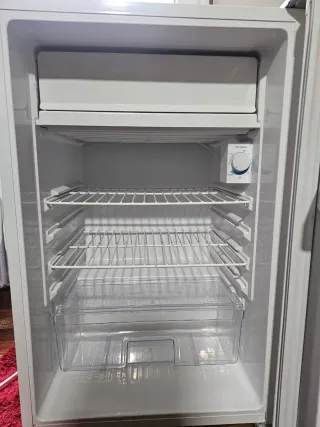 Frigorífico pequeño blanco