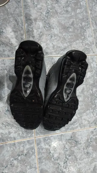 Nike Air Max 95 Gris y Negro