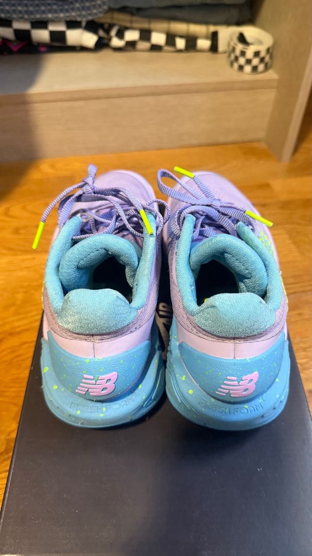 Zapatillas New Balance Morado y Azul