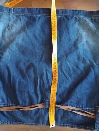 Falda vaquera azul Talla M. Se lleva en las cadera