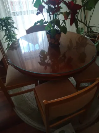 Mesa comedor extensible y 4 sillas madera