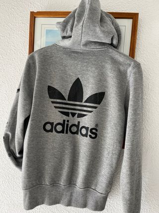 Chaqueta Adidas Gris con Logo Grande