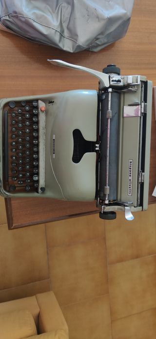 Máquina de escribir Hispano Olivetti Lexicon 80