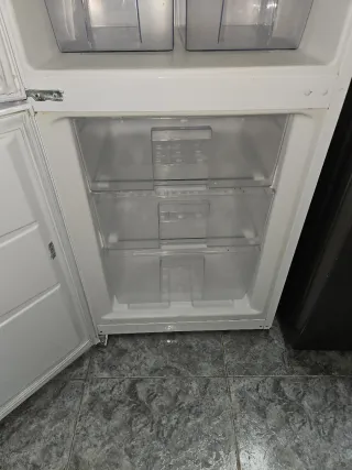 Nevera blanca de dos puertas 6 meses de garantía