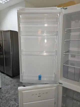 Nevera blanca de dos puertas 6 meses de garantía