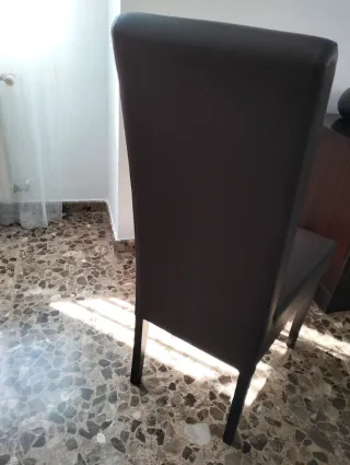 2 Sillas Polipiel Marrón Oscuro, también separadas