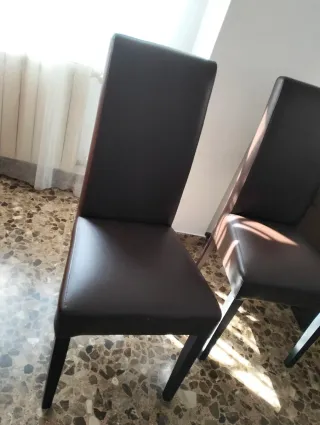 2 Sillas Polipiel Marrón Oscuro, también separadas