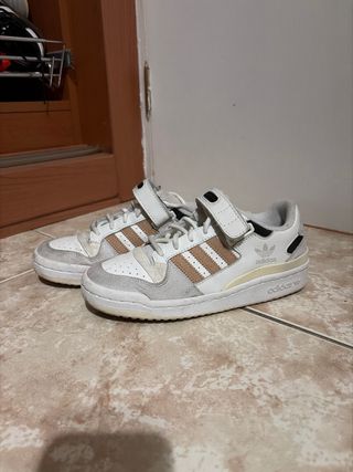 Adidas Forum Low Beige y Blanco