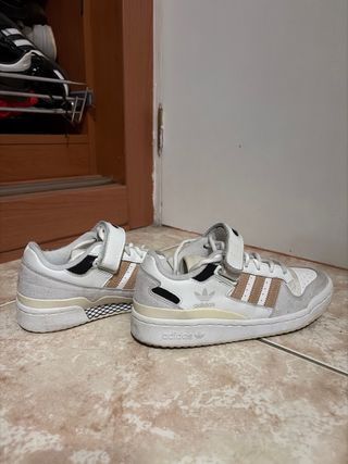 Adidas Forum Low Beige y Blanco