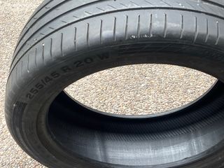 Neumático Continental 255/45 R20W