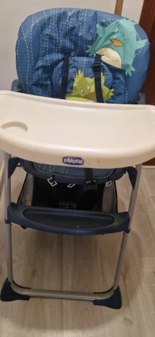 Trona de bebé plegable azul marca chicco