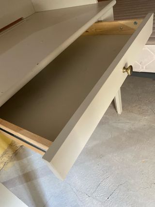 Escritorio blanco de madera