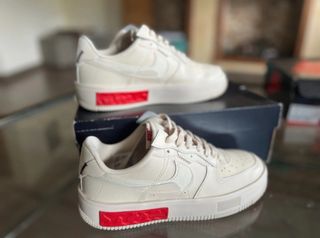 Nike Air Force 1 Edición Limitada Beige/Rojo