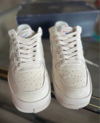 Nike Air Force 1 Edición Limitada Beige/Rojo