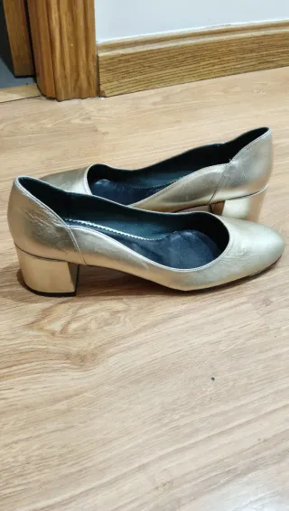 Zapatos El Ganso dorados