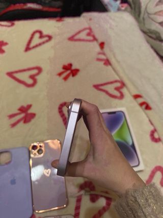 iPhone 14 Plus viola