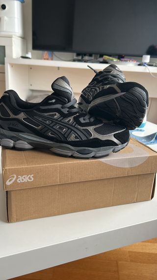 ASICS Zapatillas Negras y Grises Nuevas