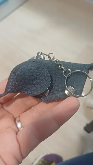 Llavero de piel elegante