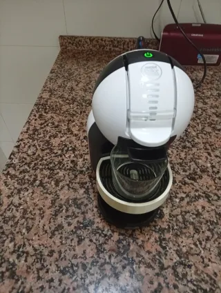 CAFETERA DOLCHE GUSTO AUTOMÁTICA