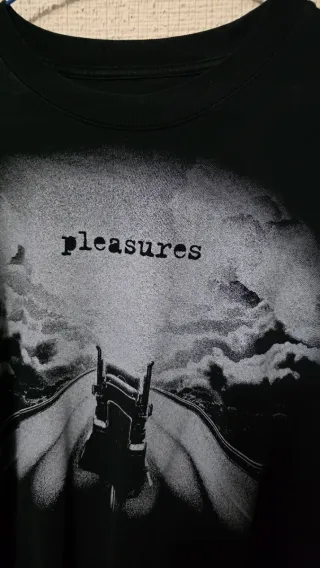 Camiseta Pleasures Negra Talla L