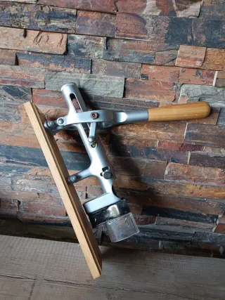 Abrebotellas Pared Boj Madera Metal